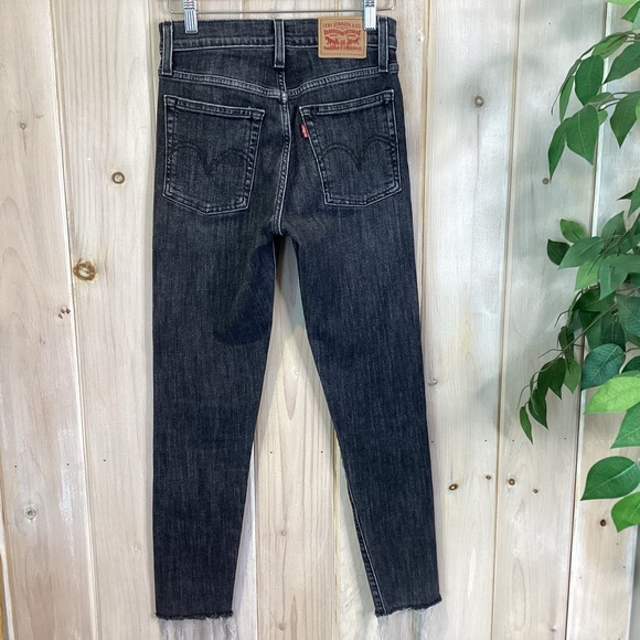 Levi’s Wedgie skinny Jeans Size 26 in Charcoal - Picture 2 of 6